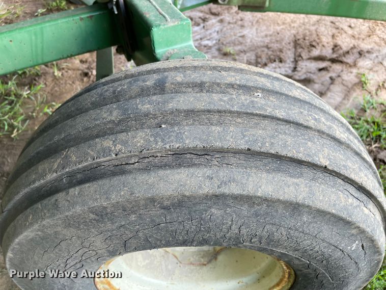 image for item LF9271 1995 John Deere 893  corn head