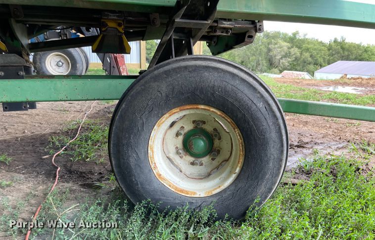 image for item LF9271 1995 John Deere 893  corn head