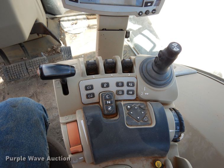 image for item LT9911 2015 Massey Ferguson 8732  MFWD tractor