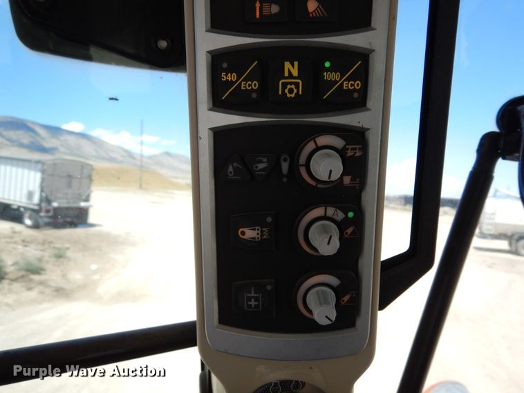 image for item LT9911 2015 Massey Ferguson 8732  MFWD tractor