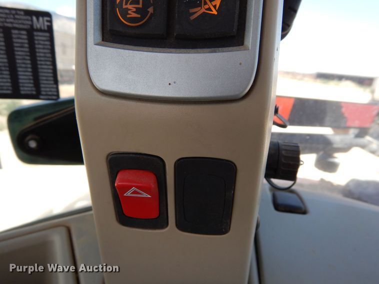 image for item LT9911 2015 Massey Ferguson 8732  MFWD tractor