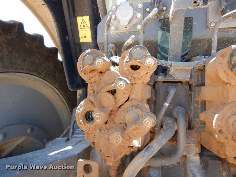 image for item LT9911 2015 Massey Ferguson 8732  MFWD tractor