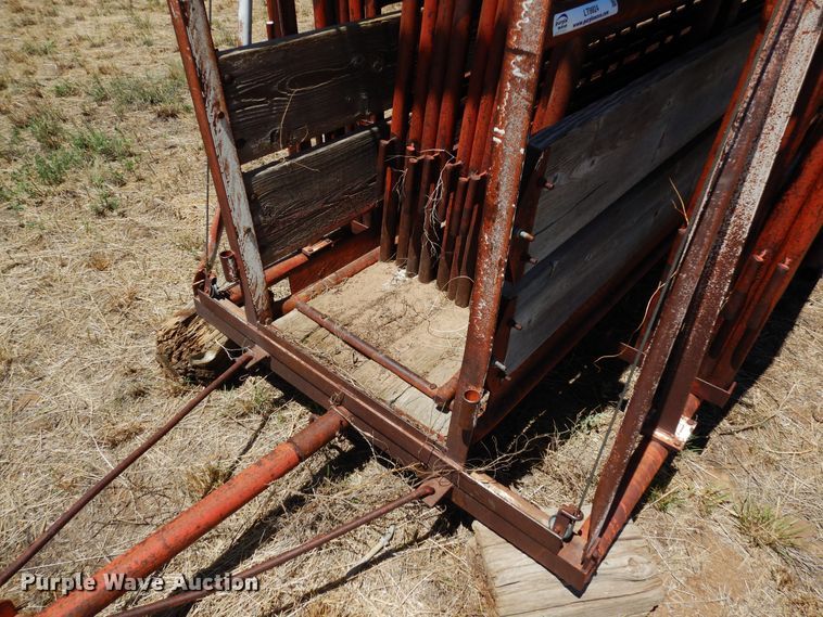 image for item LT9924 Shop built livestock chute