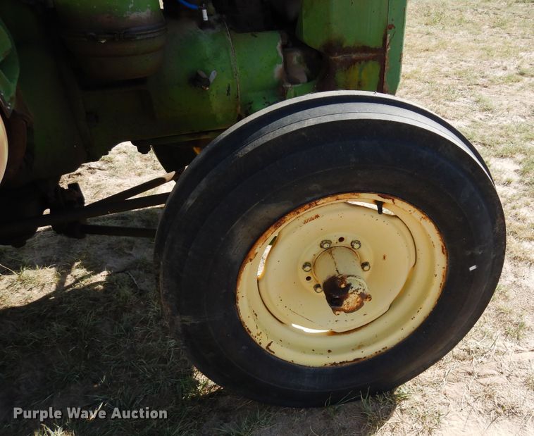 image for item LT9925 1947 John Deere D  tractor