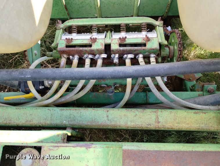 image for item MR9537 John Deere 7000  no-till planter