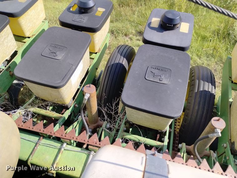 image for item MR9537 John Deere 7000  no-till planter