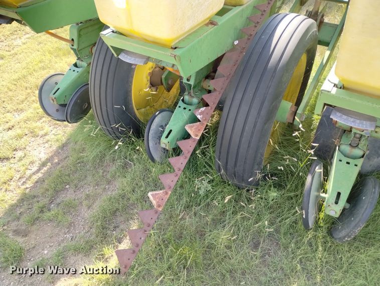 image for item MR9537 John Deere 7000  no-till planter