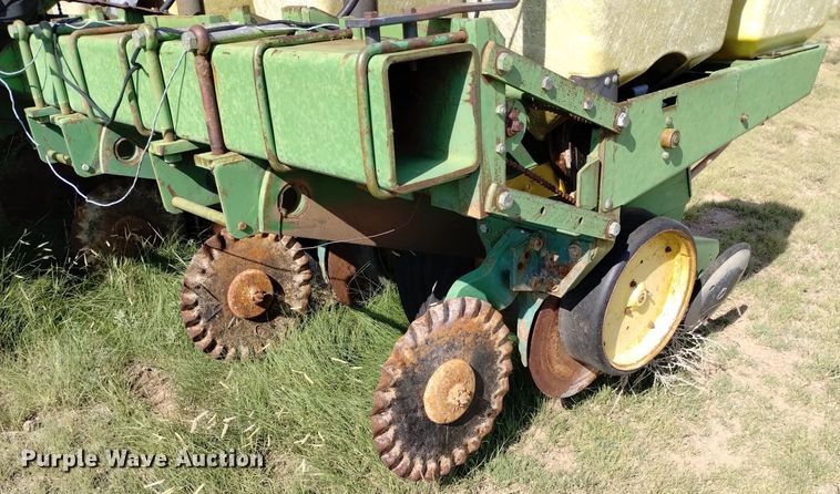image for item MR9537 John Deere 7000  no-till planter