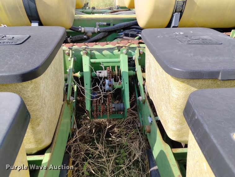 image for item MR9537 John Deere 7000  no-till planter