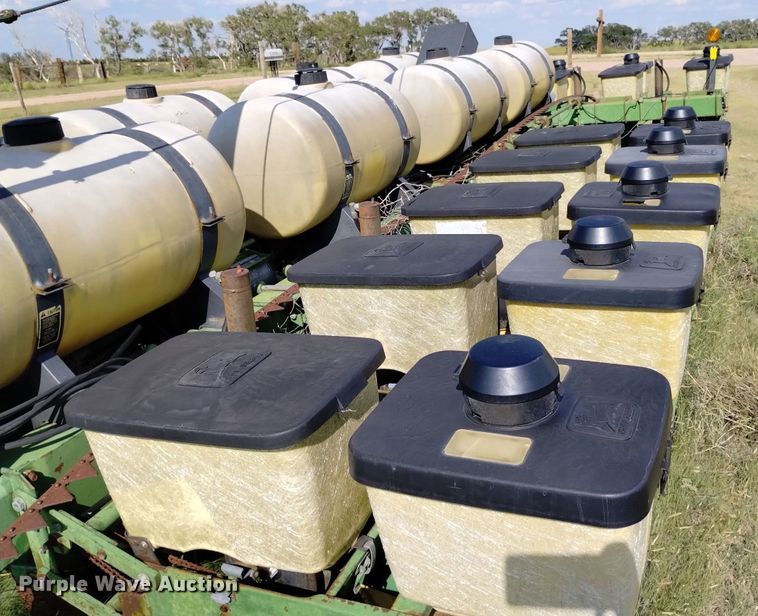 image for item MR9537 John Deere 7000  no-till planter