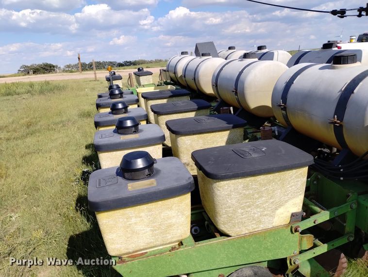 image for item MR9537 John Deere 7000  no-till planter