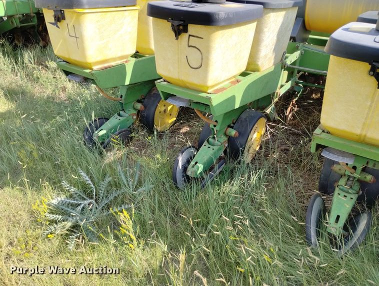 image for item MR9537 John Deere 7000  no-till planter