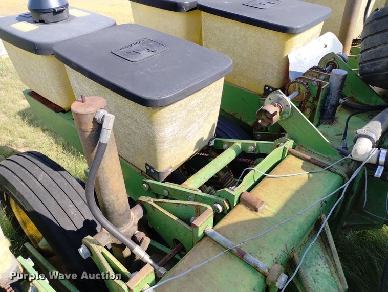 image for item MR9537 John Deere 7000  no-till planter