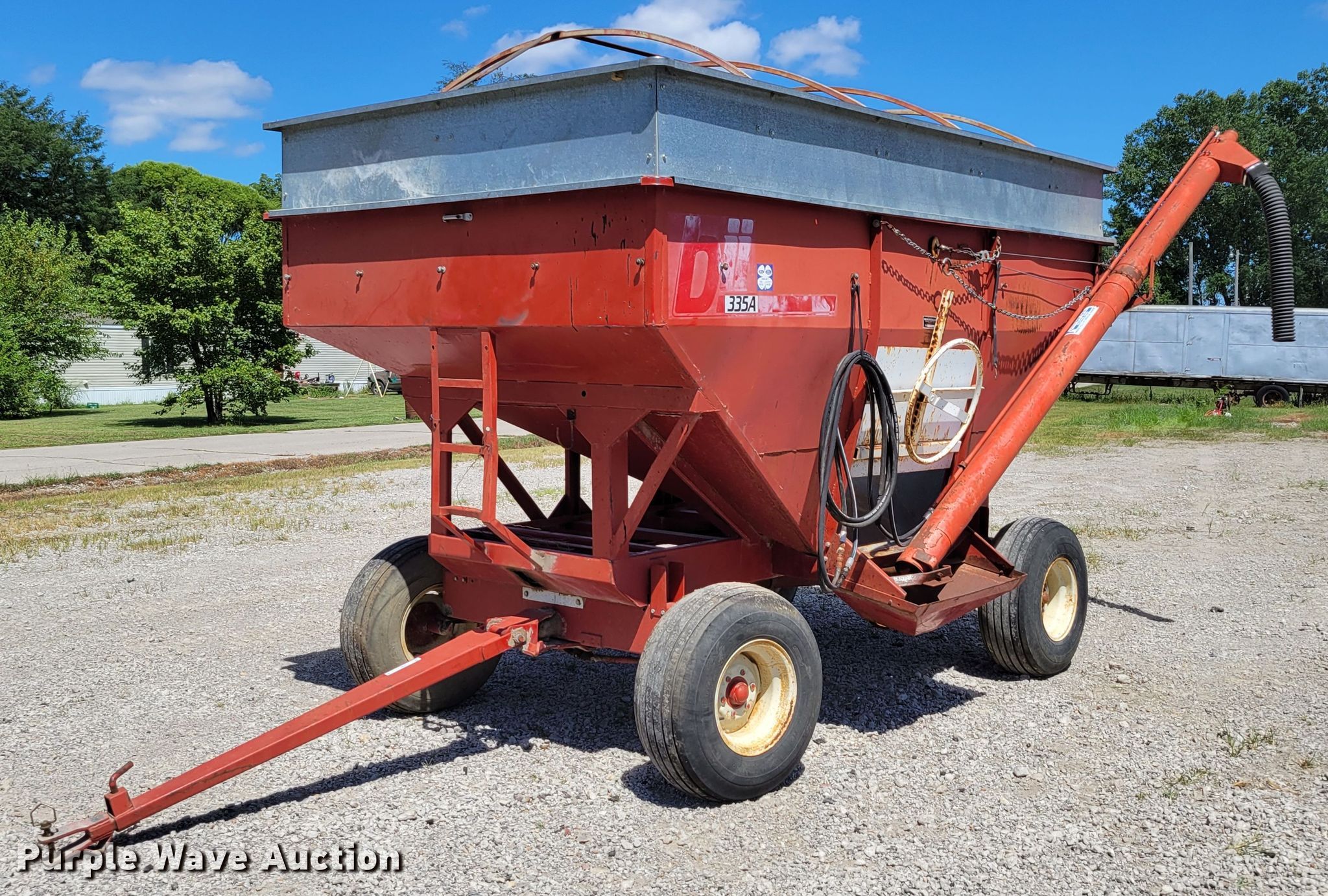 Bradford 335A gravity wagon in Elwood, KS Item JZ9212 sold Purple Wave