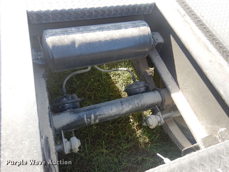 image for item DB7941 1989 Talbert TDW-35S-HRG-1-T1  lowboy equipment trailer