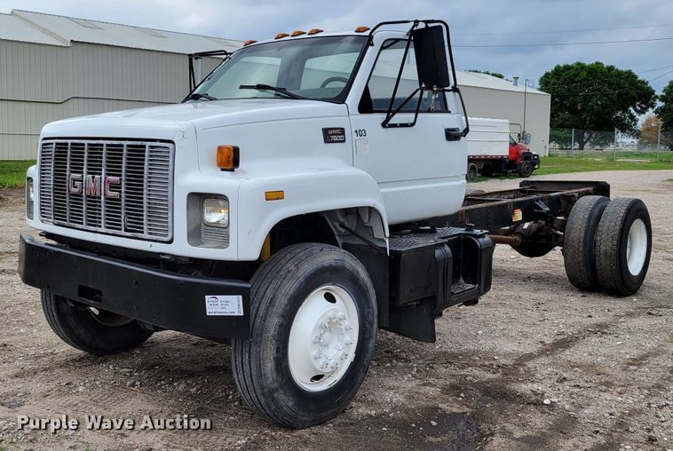 image for item DM2425 2000 GMC C7500  truck cab and chassis