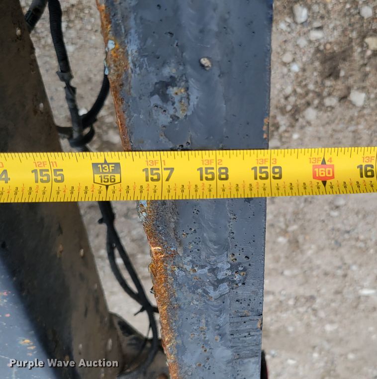 image for item DM2425 2000 GMC C7500  truck cab and chassis