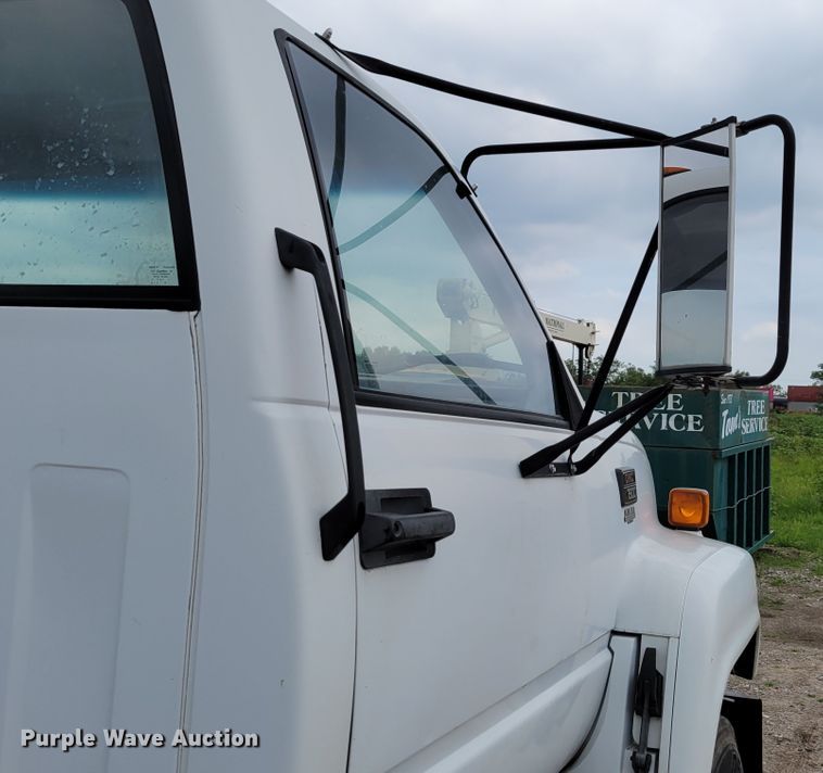 image for item DM2425 2000 GMC C7500  truck cab and chassis