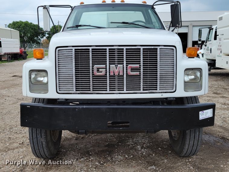 image for item DM2425 2000 GMC C7500  truck cab and chassis