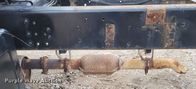 image for item DM2425 2000 GMC C7500  truck cab and chassis