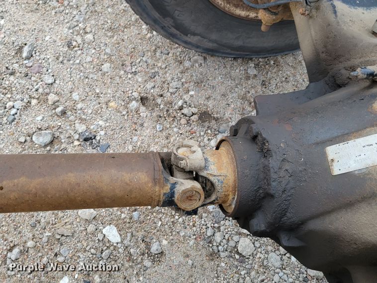 image for item DM2425 2000 GMC C7500  truck cab and chassis