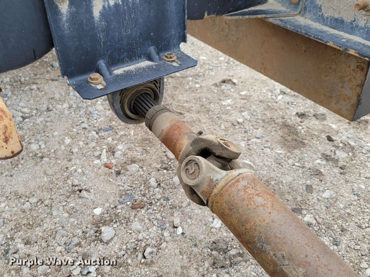 image for item DM2425 2000 GMC C7500  truck cab and chassis