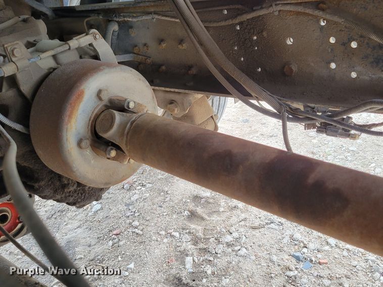 image for item DM2425 2000 GMC C7500  truck cab and chassis