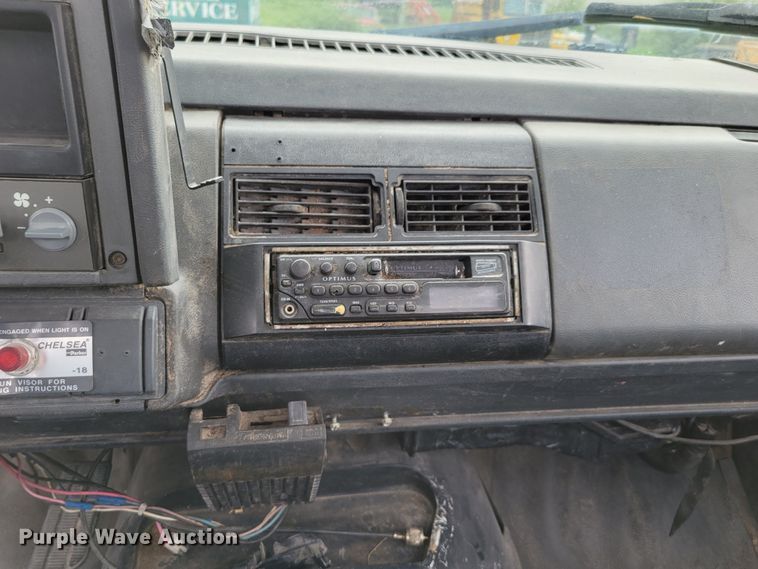 image for item DM2425 2000 GMC C7500  truck cab and chassis