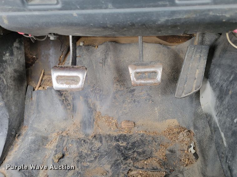 image for item DM2425 2000 GMC C7500  truck cab and chassis