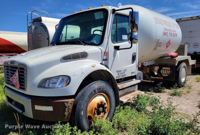 image for item DM2457 2003 Freightliner Business Class M2  propane truck