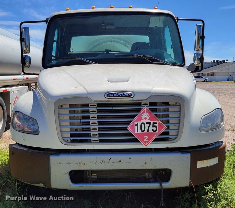 image for item DM2457 2003 Freightliner Business Class M2  propane truck