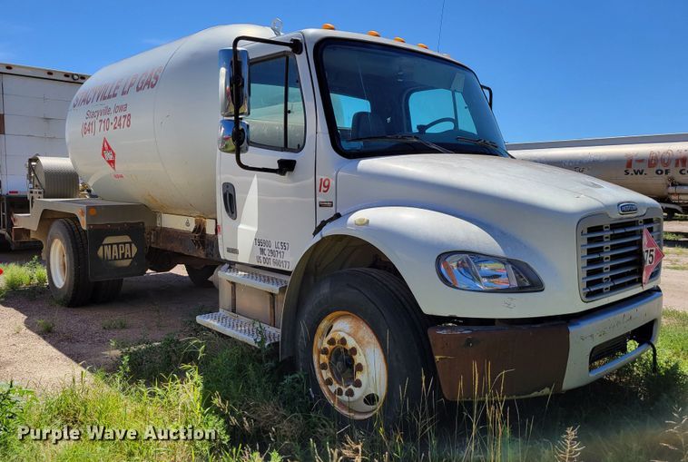 image for item DM2457 2003 Freightliner Business Class M2  propane truck