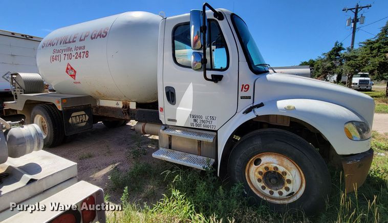 image for item DM2457 2003 Freightliner Business Class M2  propane truck