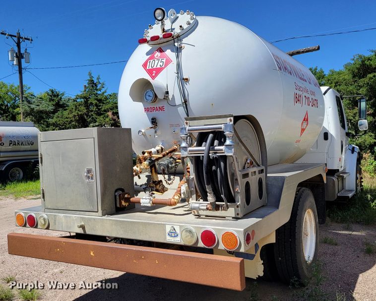 image for item DM2457 2003 Freightliner Business Class M2  propane truck