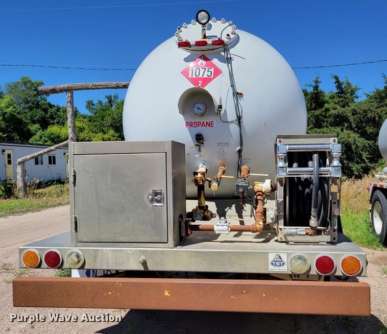 image for item DM2457 2003 Freightliner Business Class M2  propane truck