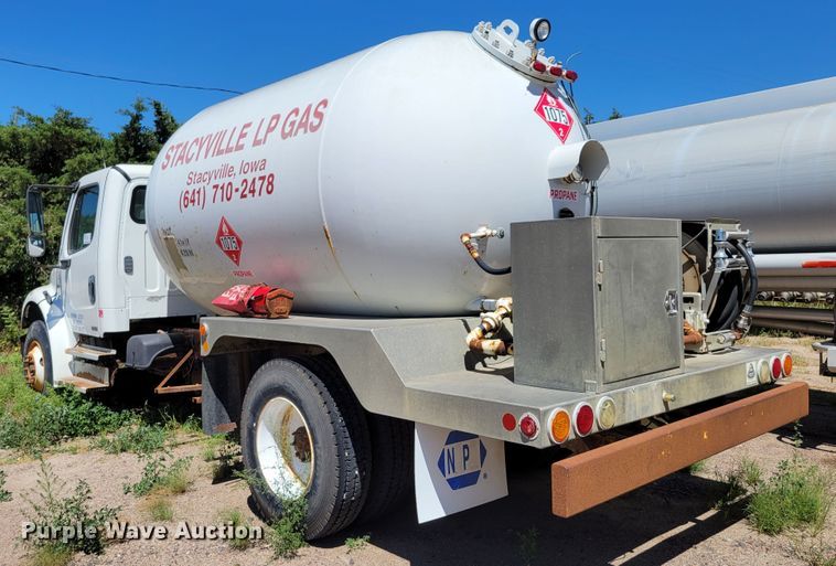 image for item DM2457 2003 Freightliner Business Class M2  propane truck