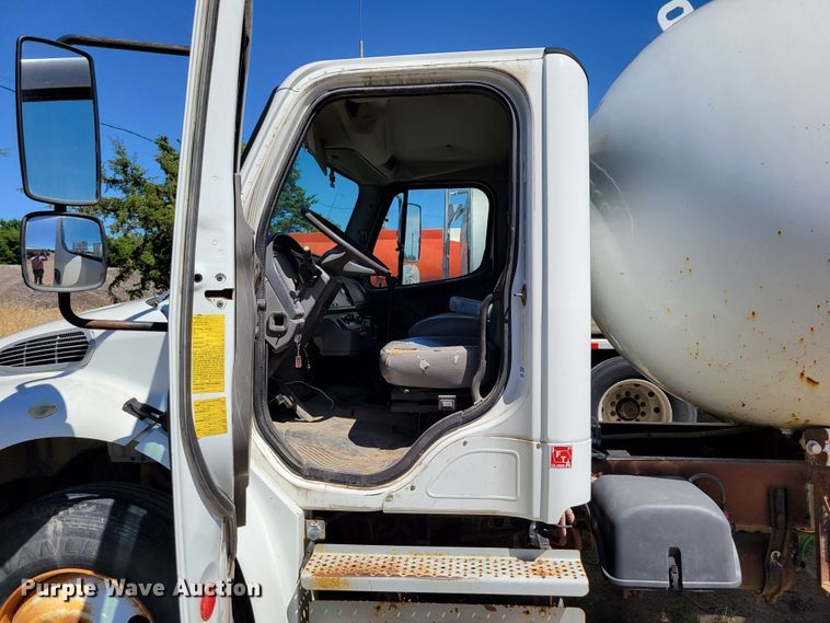 image for item DM2457 2003 Freightliner Business Class M2  propane truck