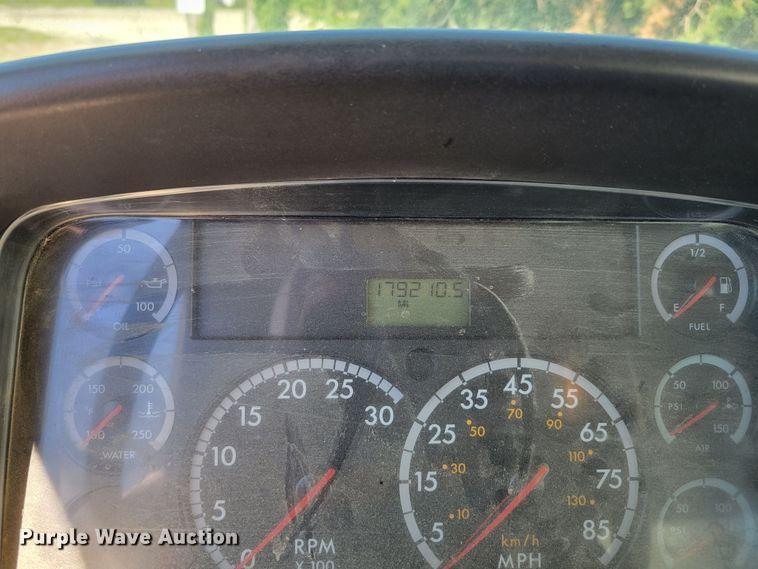 image for item DM2457 2003 Freightliner Business Class M2  propane truck