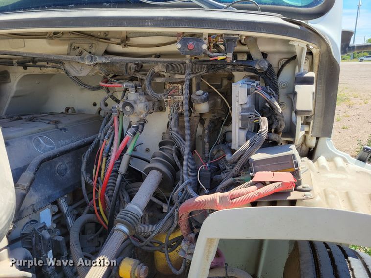 image for item DM2457 2003 Freightliner Business Class M2  propane truck