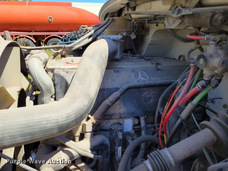 image for item DM2457 2003 Freightliner Business Class M2  propane truck