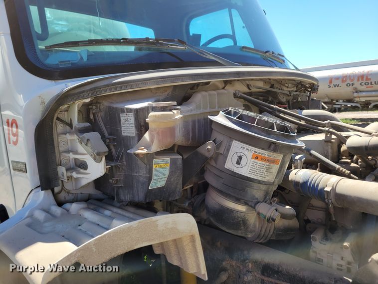 image for item DM2457 2003 Freightliner Business Class M2  propane truck