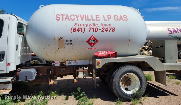 image for item DM2457 2003 Freightliner Business Class M2  propane truck