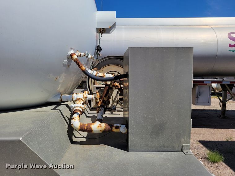 image for item DM2457 2003 Freightliner Business Class M2  propane truck