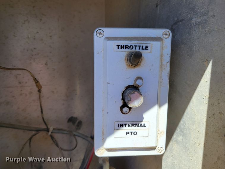 image for item DM2457 2003 Freightliner Business Class M2  propane truck