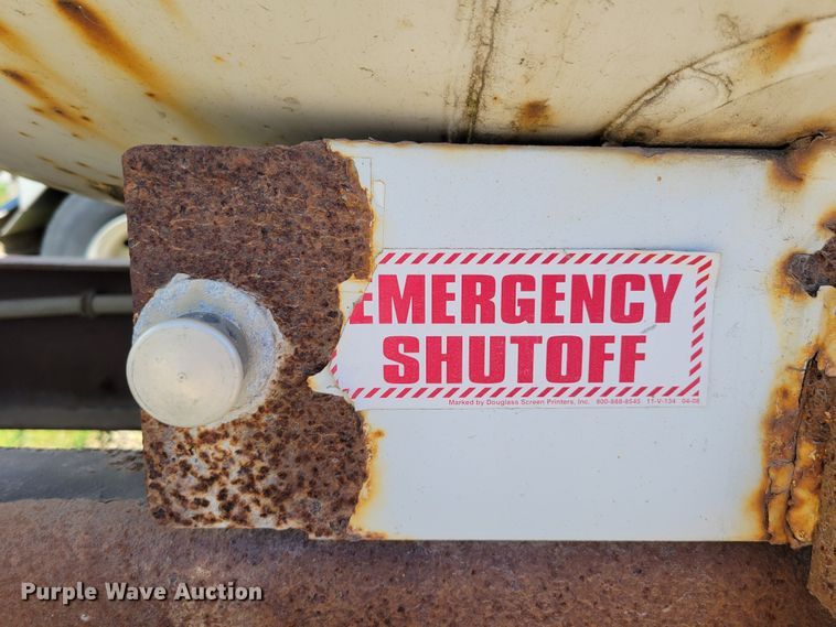 image for item DM2457 2003 Freightliner Business Class M2  propane truck