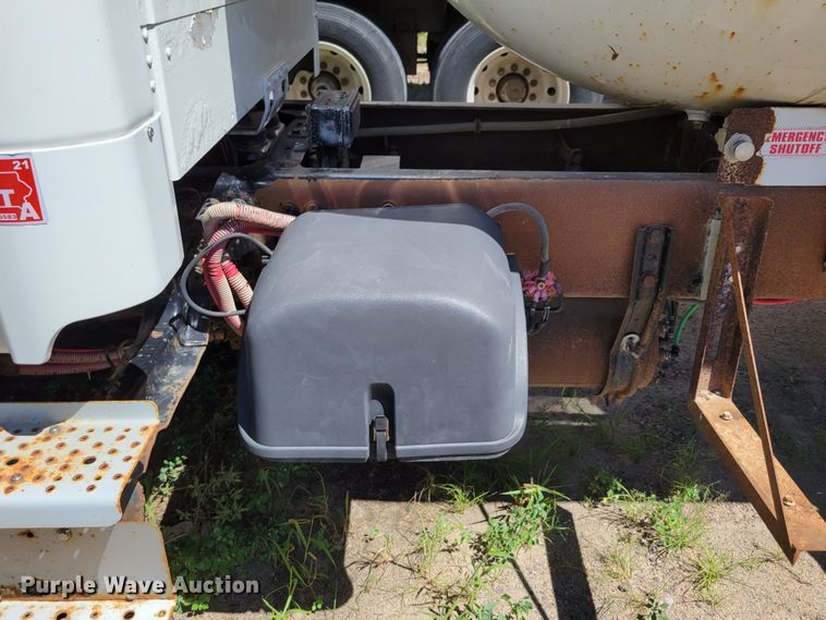 image for item DM2457 2003 Freightliner Business Class M2  propane truck