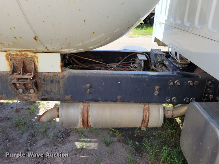 image for item DM2457 2003 Freightliner Business Class M2  propane truck