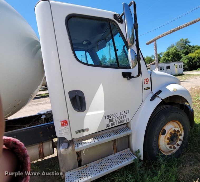 image for item DM2457 2003 Freightliner Business Class M2  propane truck