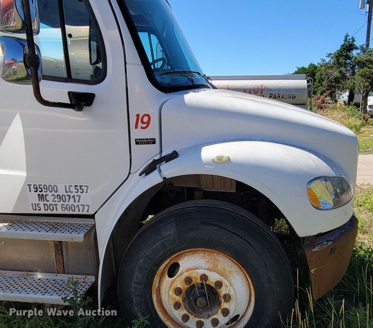 image for item DM2457 2003 Freightliner Business Class M2  propane truck