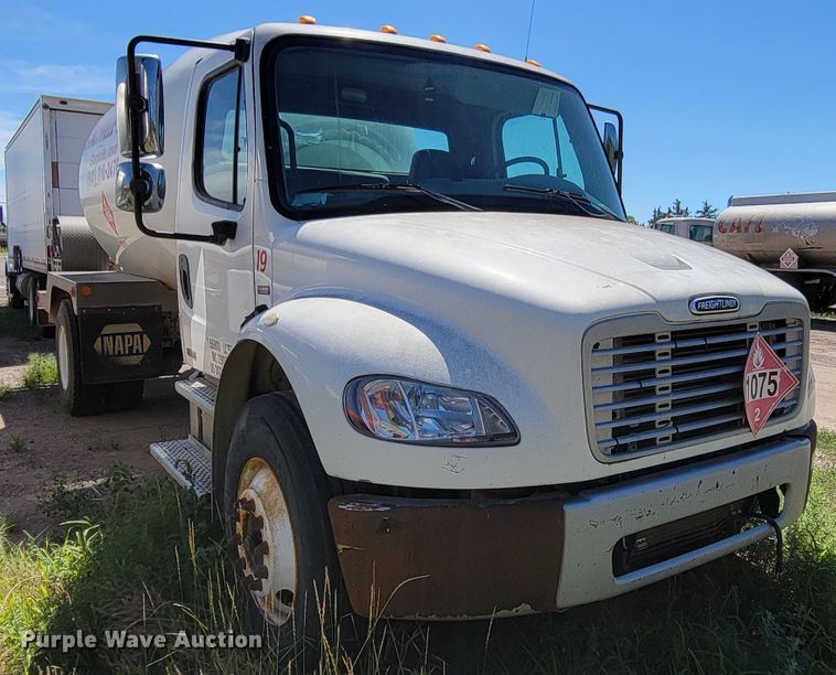 image for item DM2457 2003 Freightliner Business Class M2  propane truck